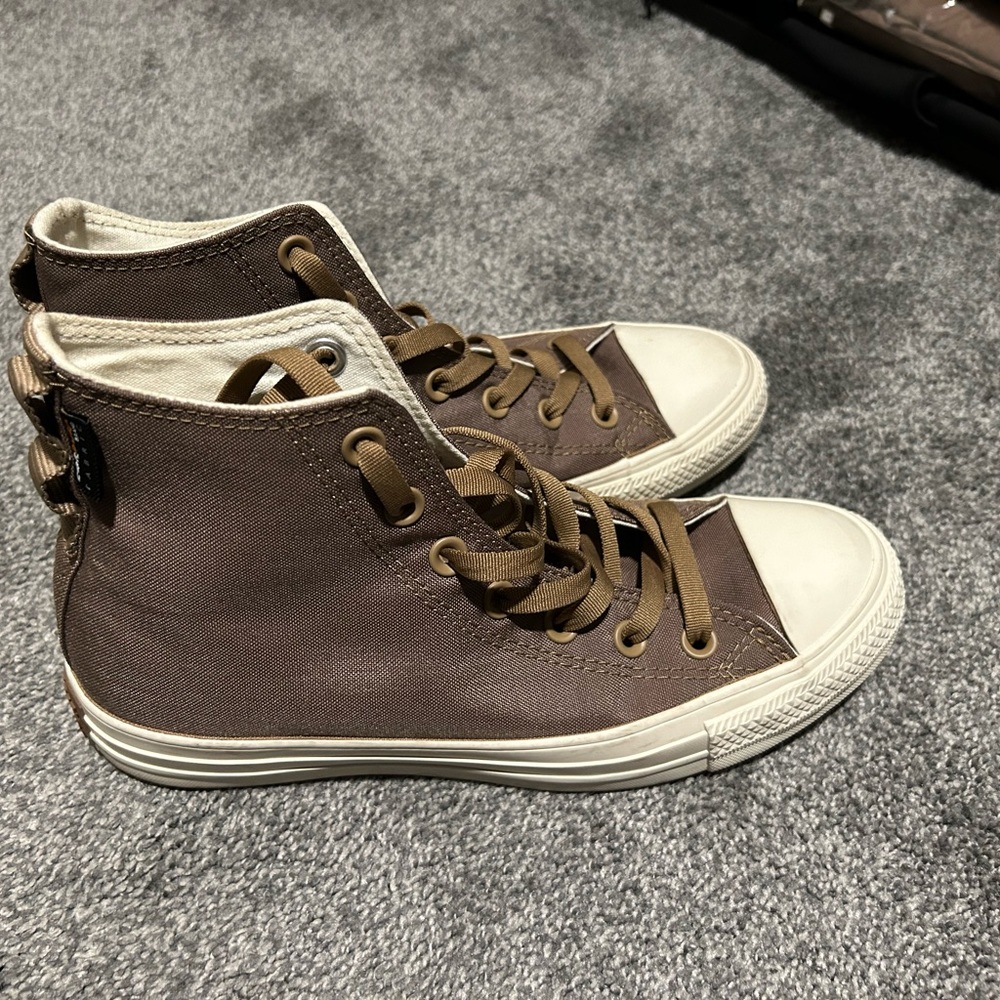Women’s combat converse size 8